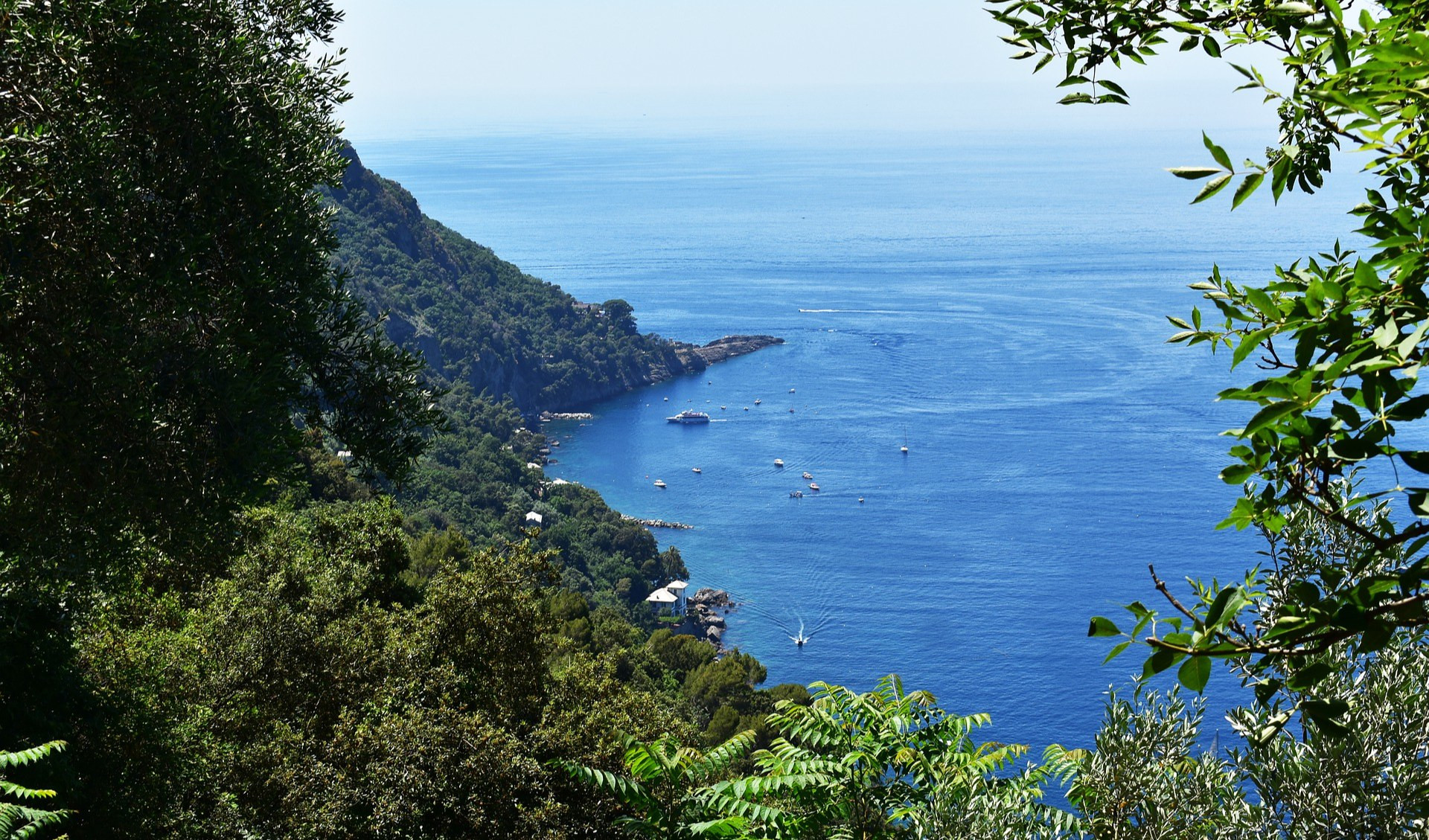 Meteo in Liguria, sole e qualche nube su tutta la regione