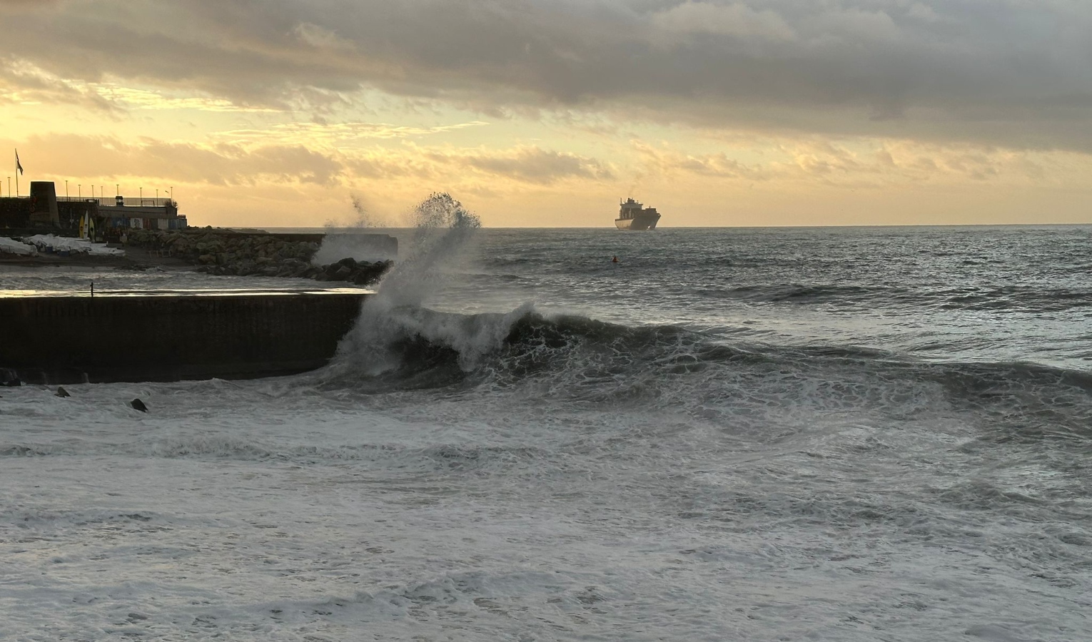 Maltempo, avviso di mareggiata in Liguria: onde alte nel Levante