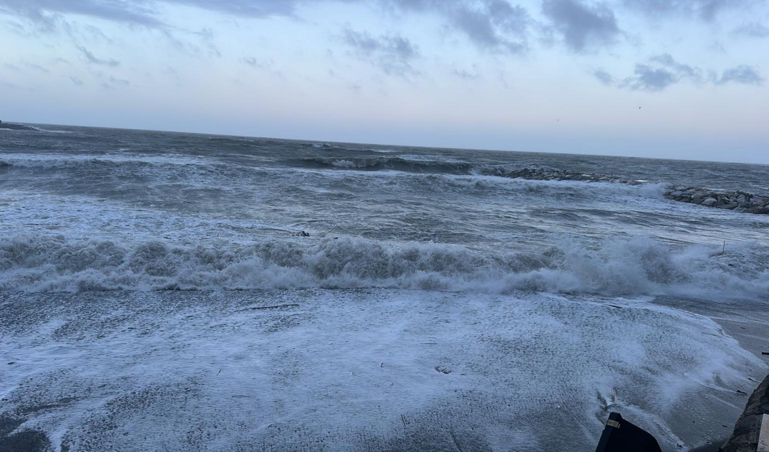 Avviso per mareggiata in Liguria: onde oltre 3 metri nello spezzino