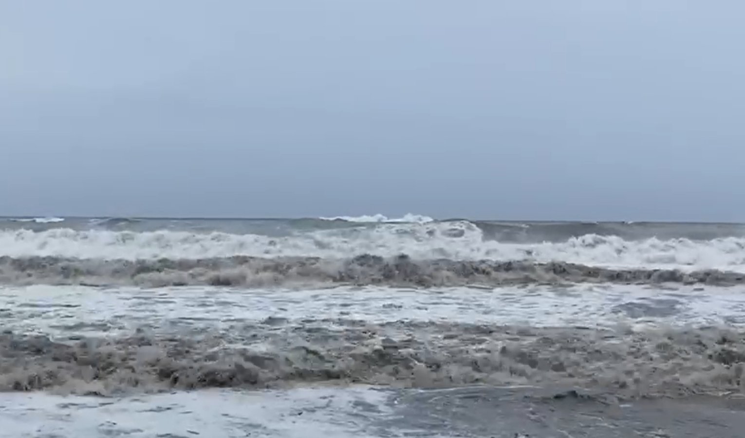 Maltempo in Liguria: vento di burrasca e mareggiate da Ponente a Levante