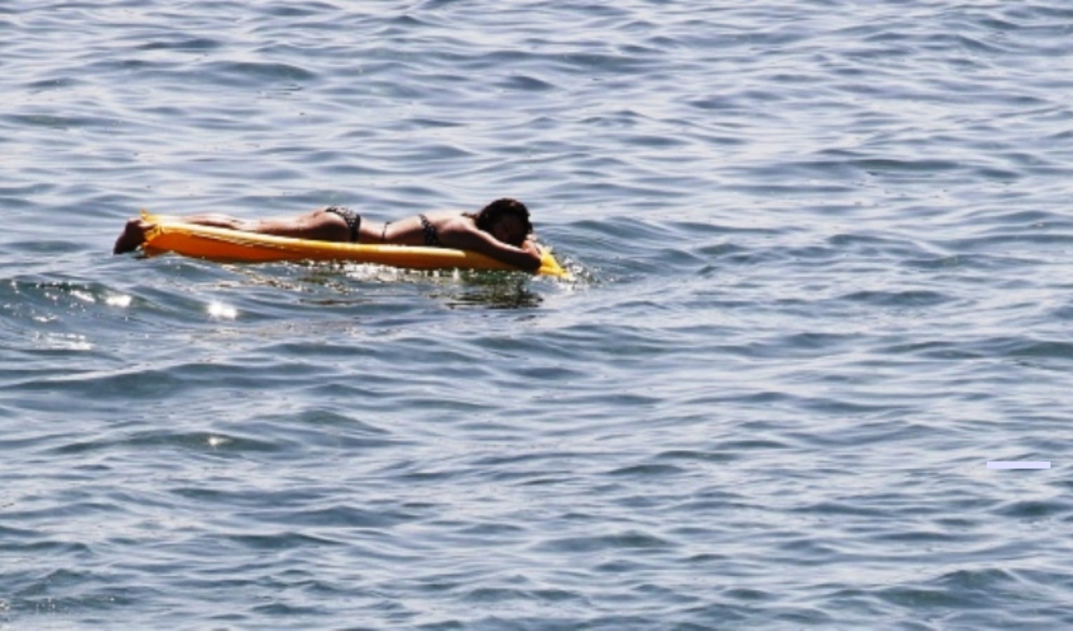 Varazze, dorme sul materassino a due miglia dalla costa: salvato 