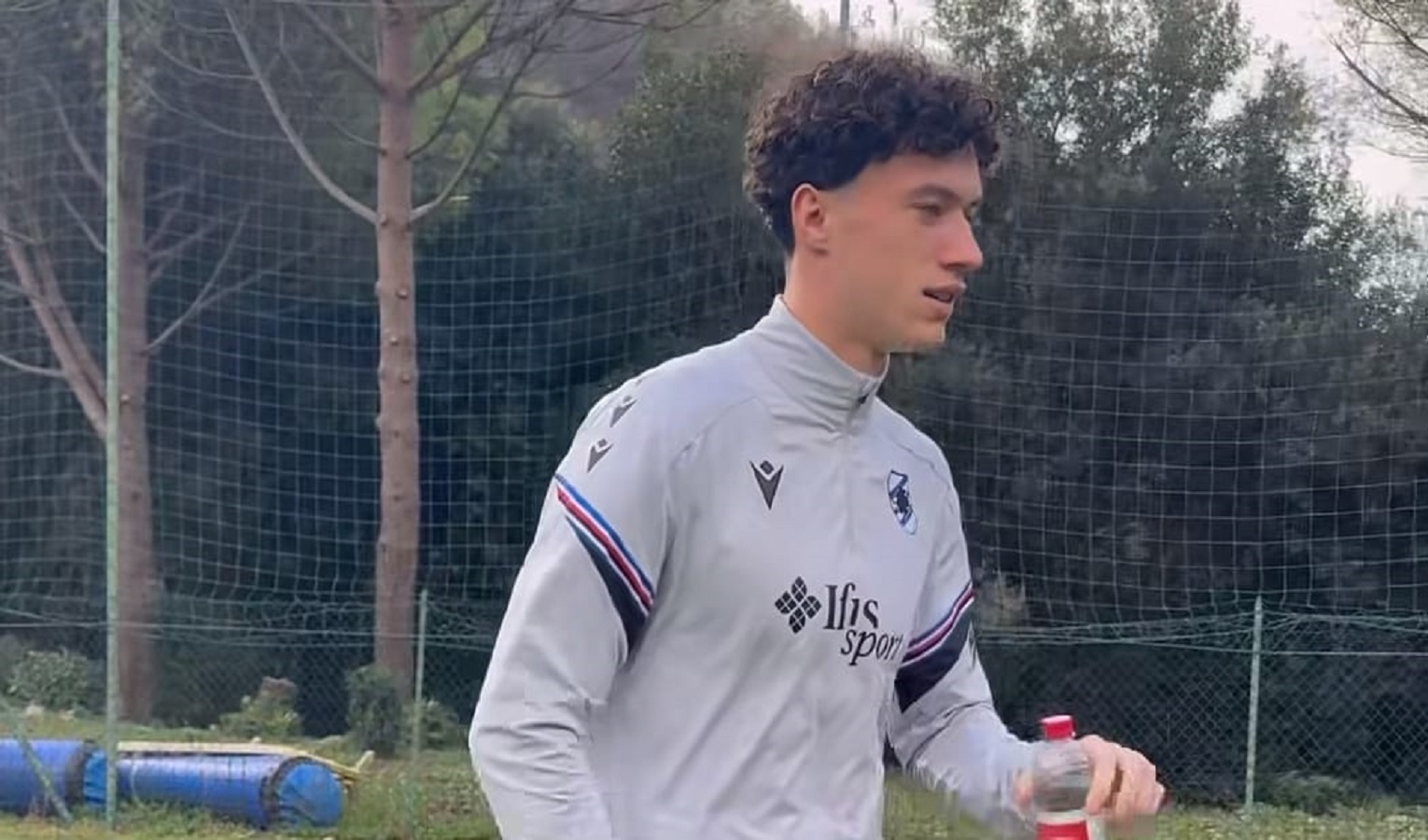 Un calciatore della Sampdoria si allena