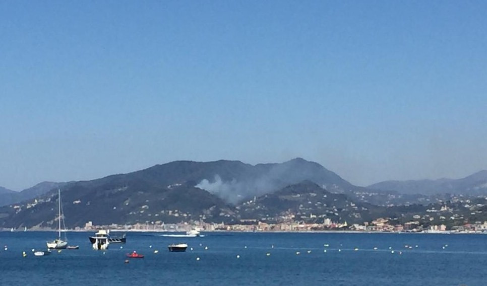 Ancora fiamme in Liguria: incendio nell'entroterra di Chiavari
