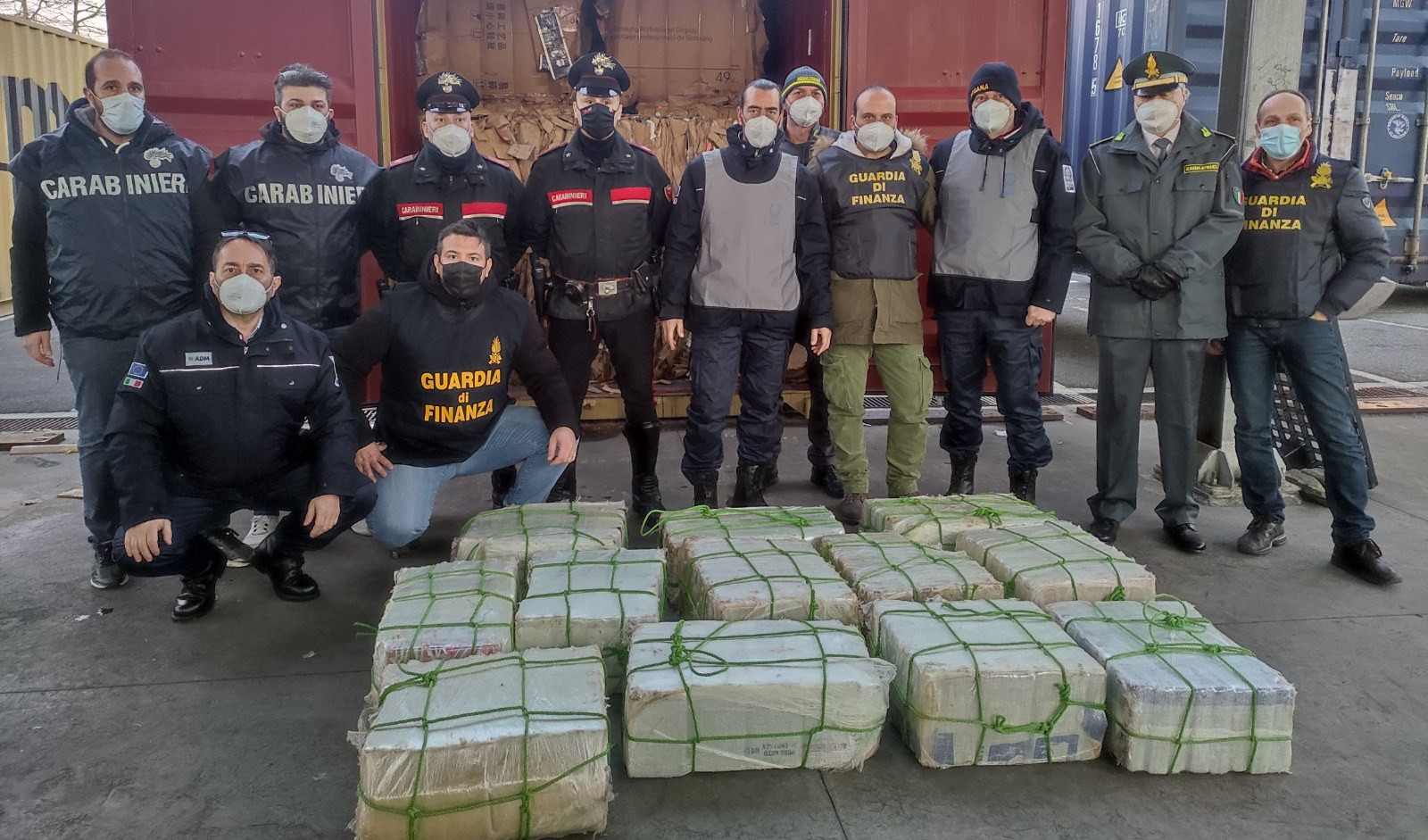 La Spezia, sequestrati 412 chili di cocaina nel porto