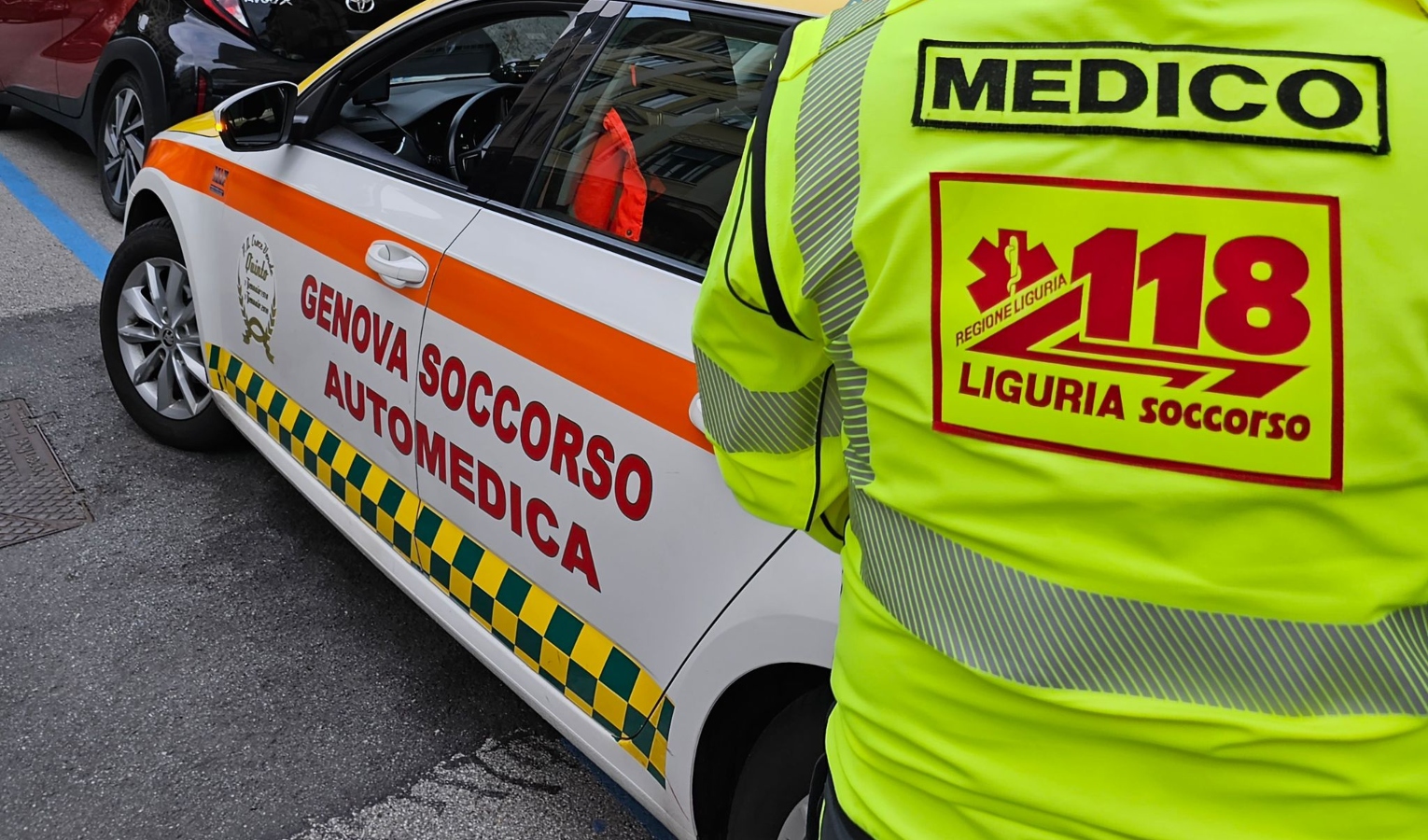 Genova, operaio cade da due metri mentre lavora su ponteggi: è grave
