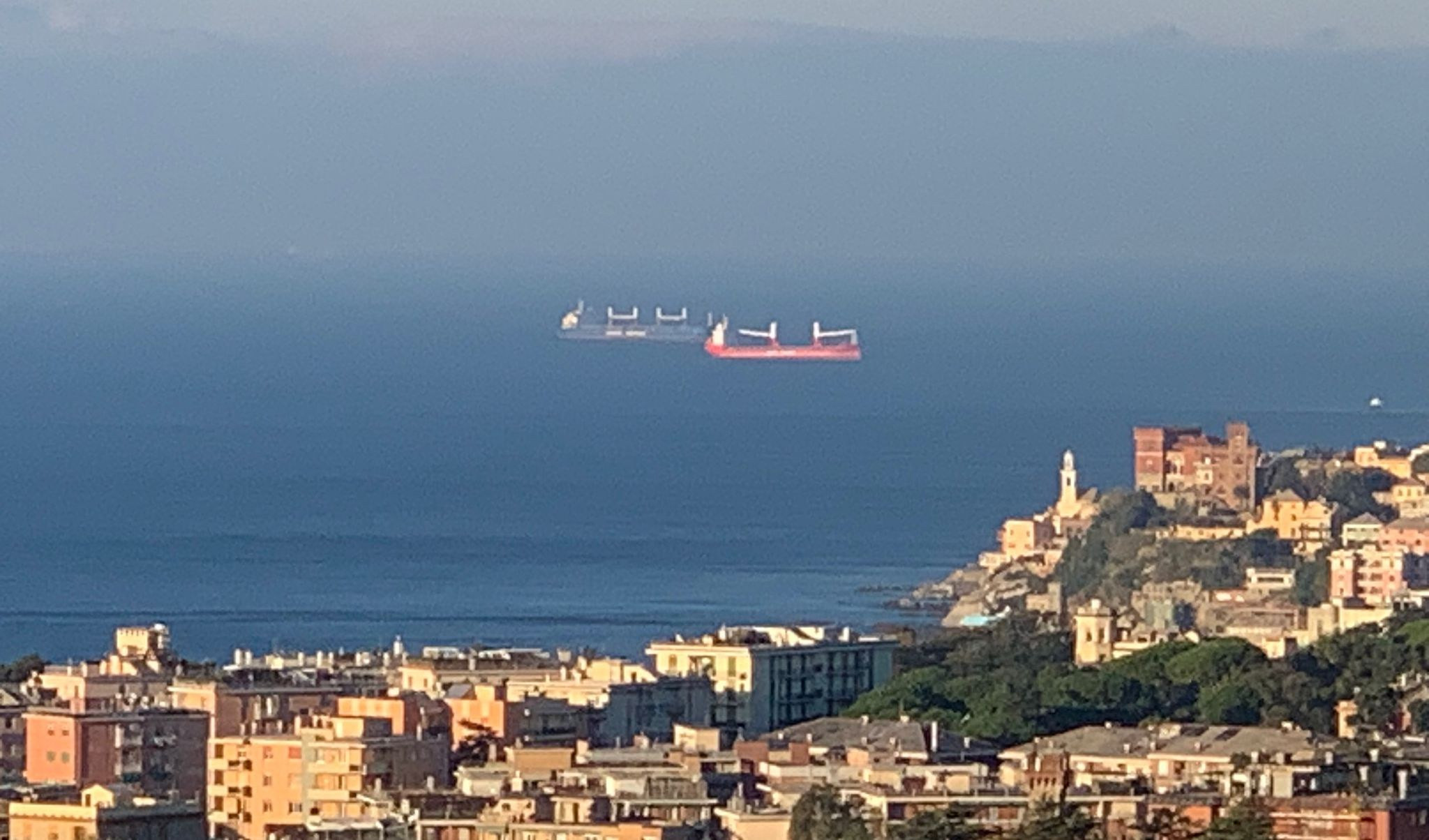 Calata Bettolo: arriva la prima nave larga 40 metri, da 6000 teus