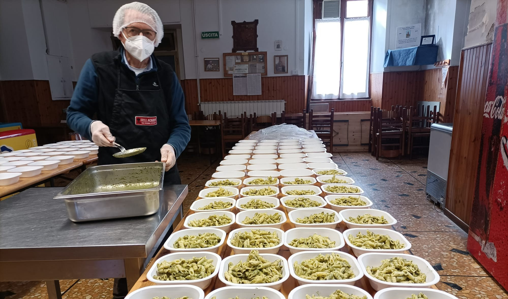 Genova, viaggio nella mensa dei poveri di Teglia: con il covid pasti triplicati
