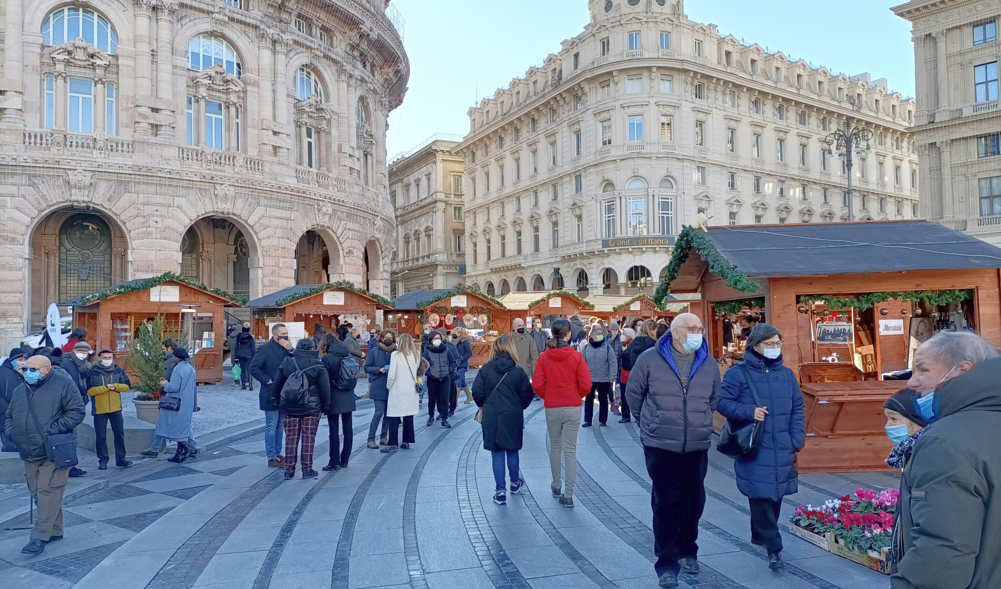 Genova, il Mercatale torna ad addobbare piazza De Ferrari