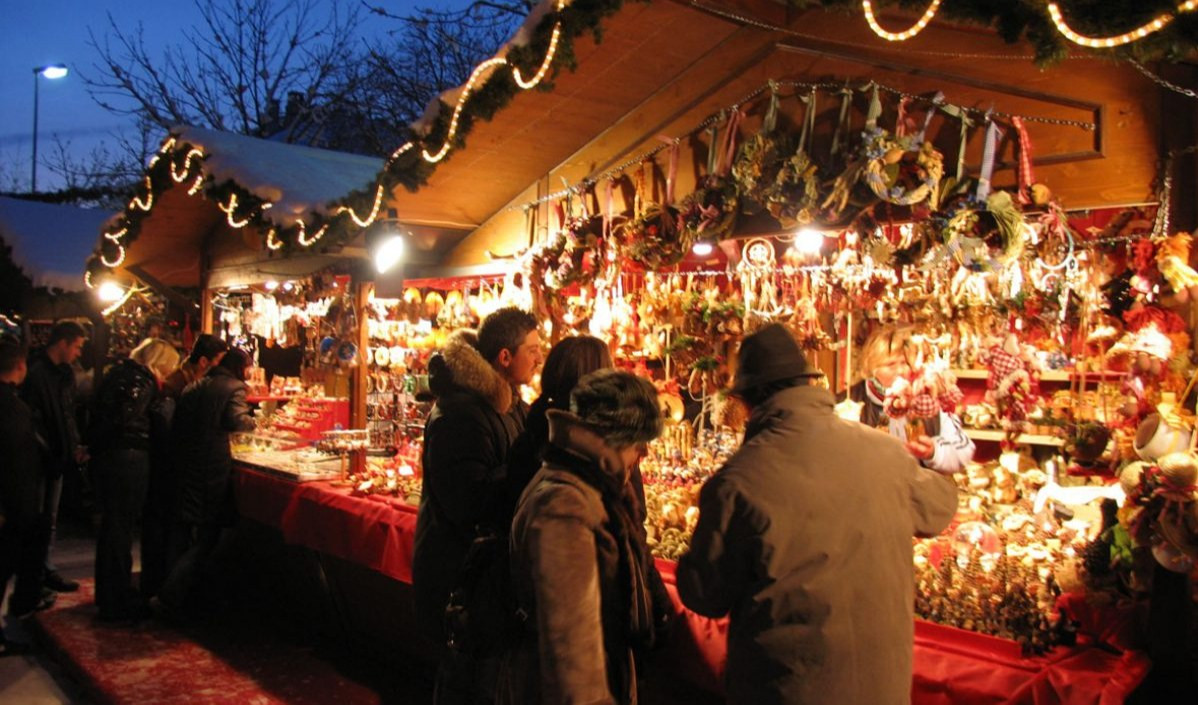 Genova capitale del Natale, tutti i mercatini in città e la slitta di Babbo Natale