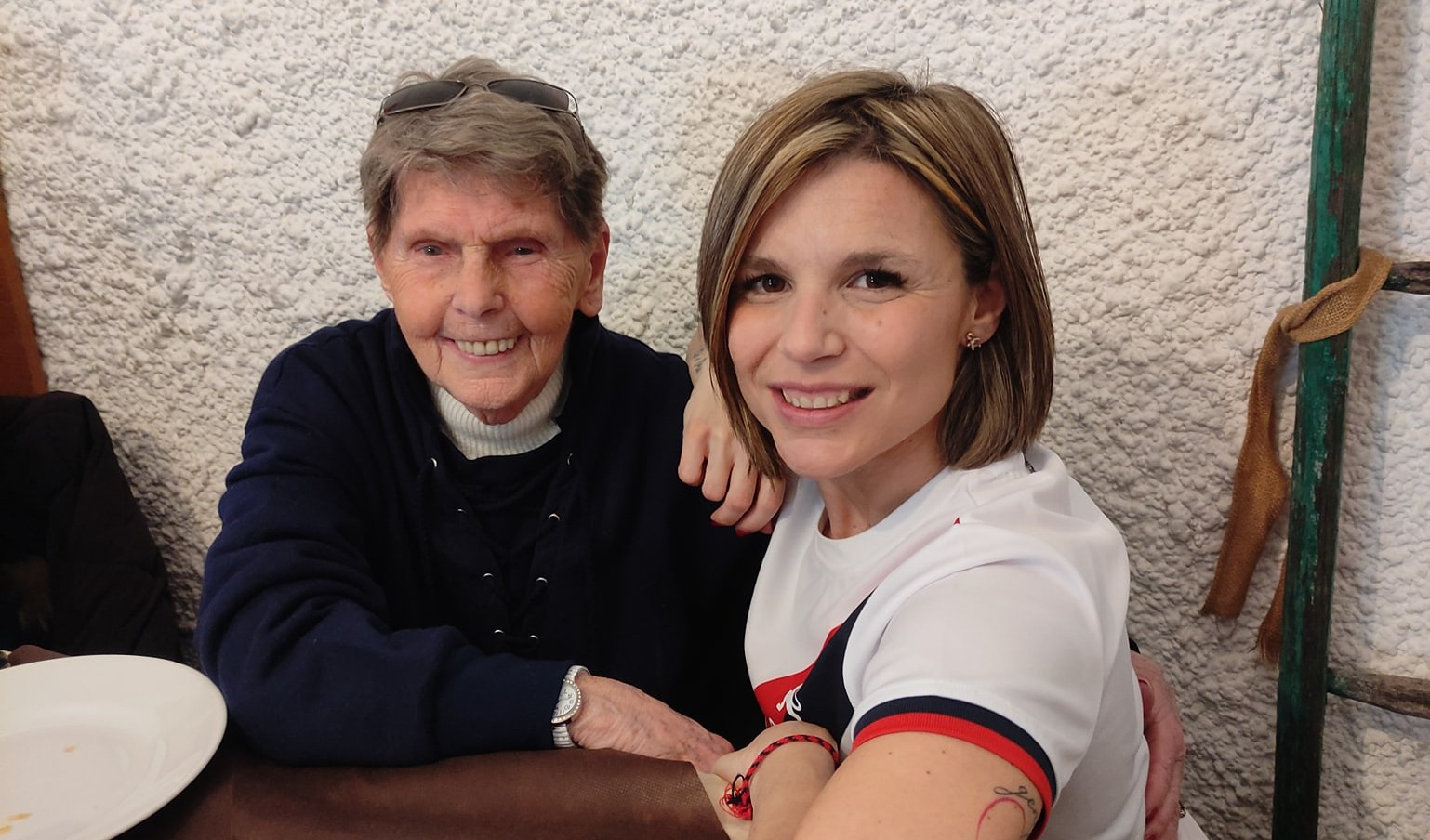 Andreina, a 82 anni segue il Genoa in trasferta. 