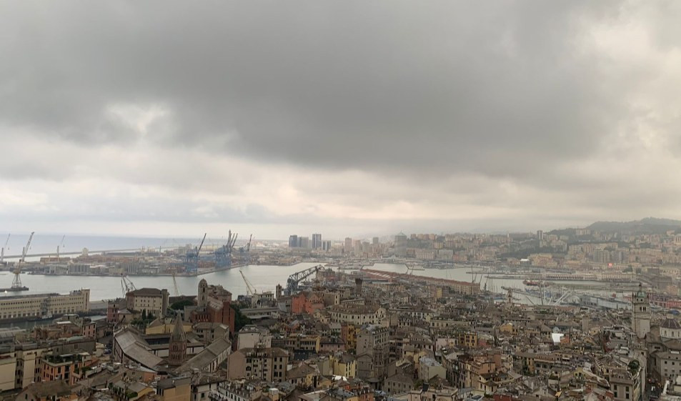 Allerta gialla e raffiche di vento a Genova: le misure di sicurezza da adottare  