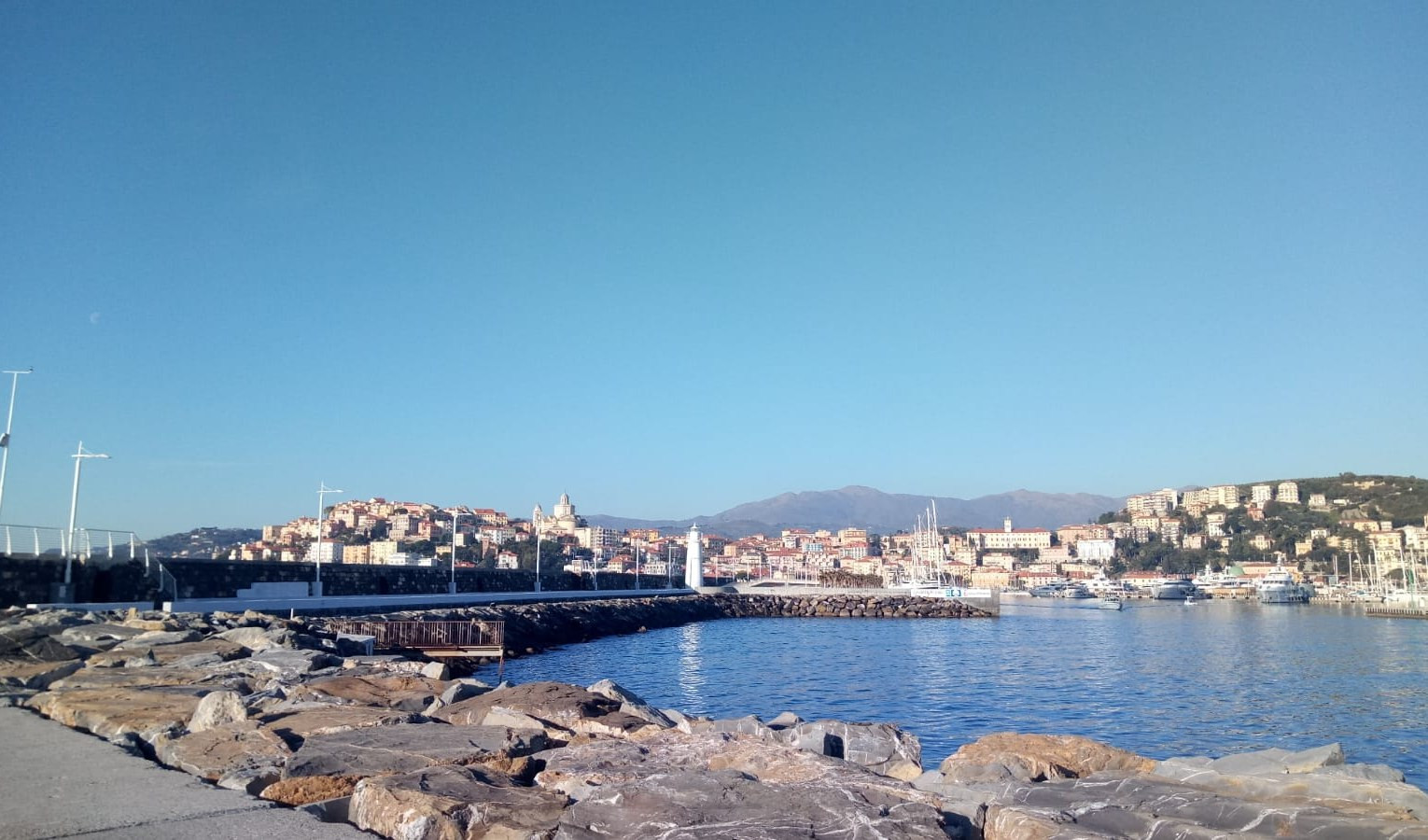 Meteo in Liguria: temperature quasi estive, si raggiungono i 27 gradi