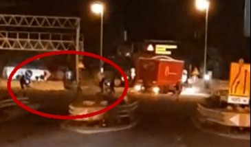 Camionista scopre migranti nel tir diretti in Francia, accoltellato