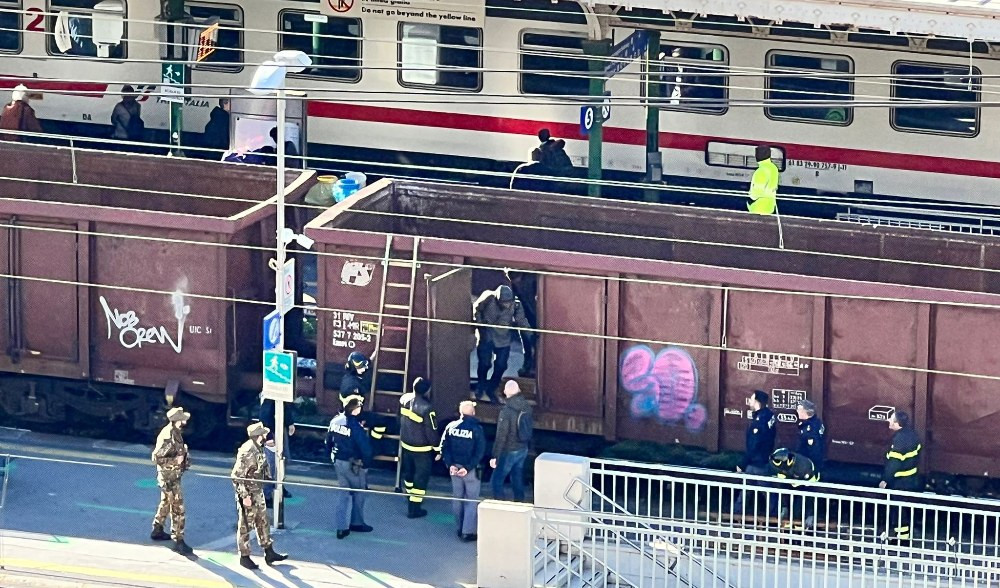 Ventimiglia, sgomberato treno merci occupato da migranti