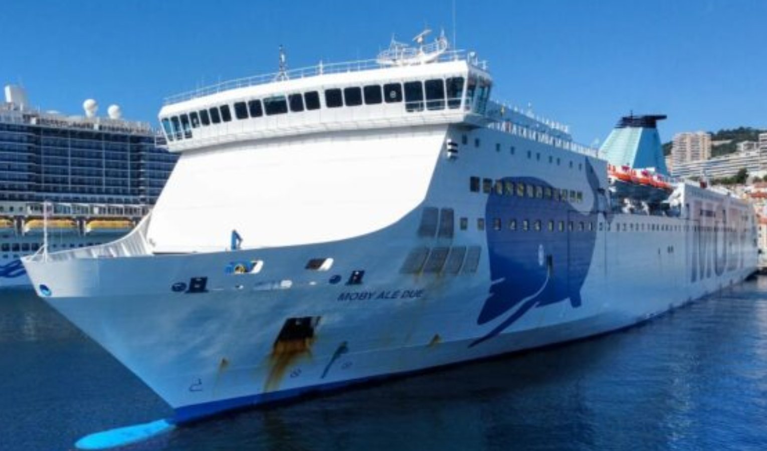 Incendio sulla nave diretta a Genova: la Moby Ale Due torna indietro