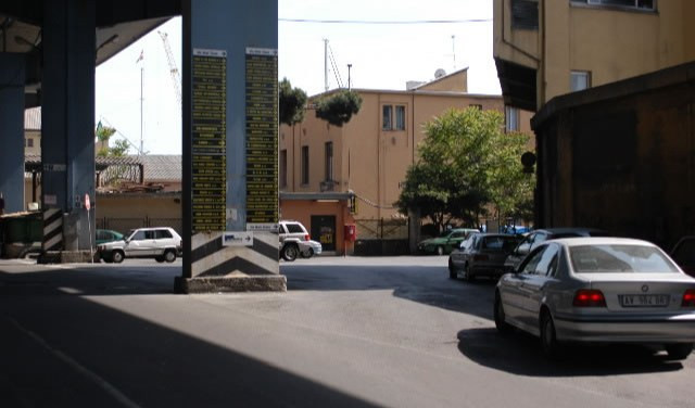   Genova, travolta da un furgone in porto: quarantenne in gravi condizioni