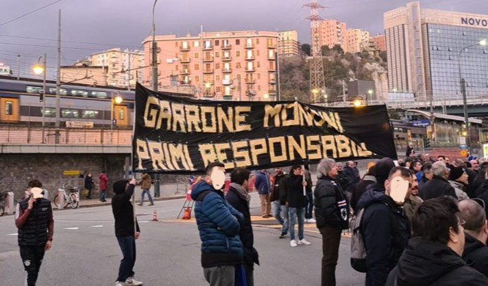 Crisi Samp, manifestazione sotto la sede della Erg