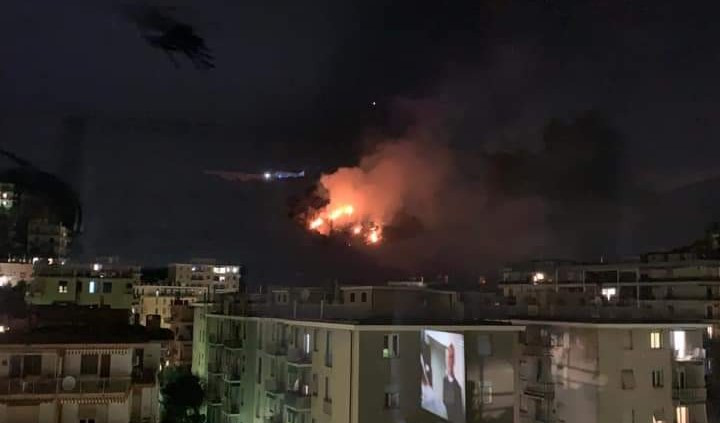 Genova: Monte Moro riprende fuoco, pompieri in azione