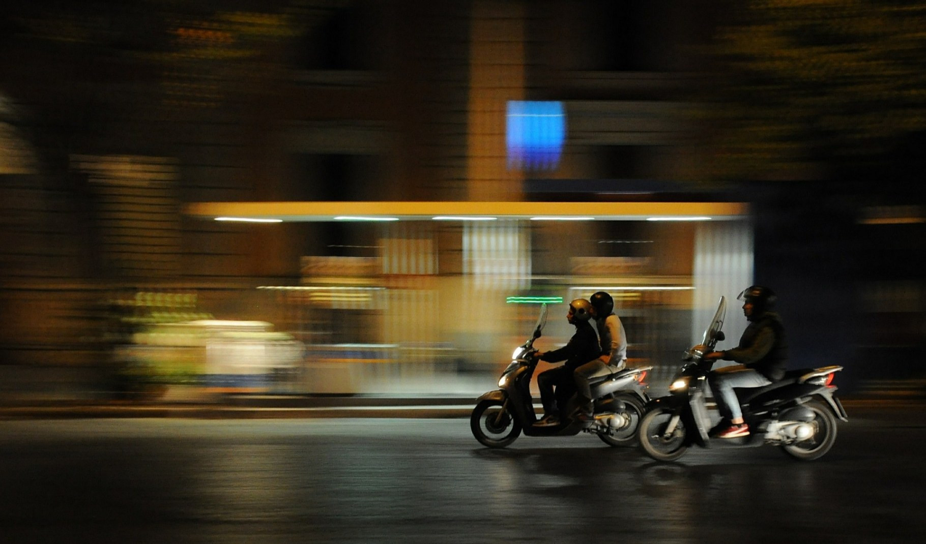 Fermato in moto senza casco, era su scooter rubato