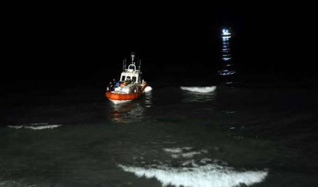 Notte di ricerche in mare dopo razzi di segnalazione ma è falso allarme