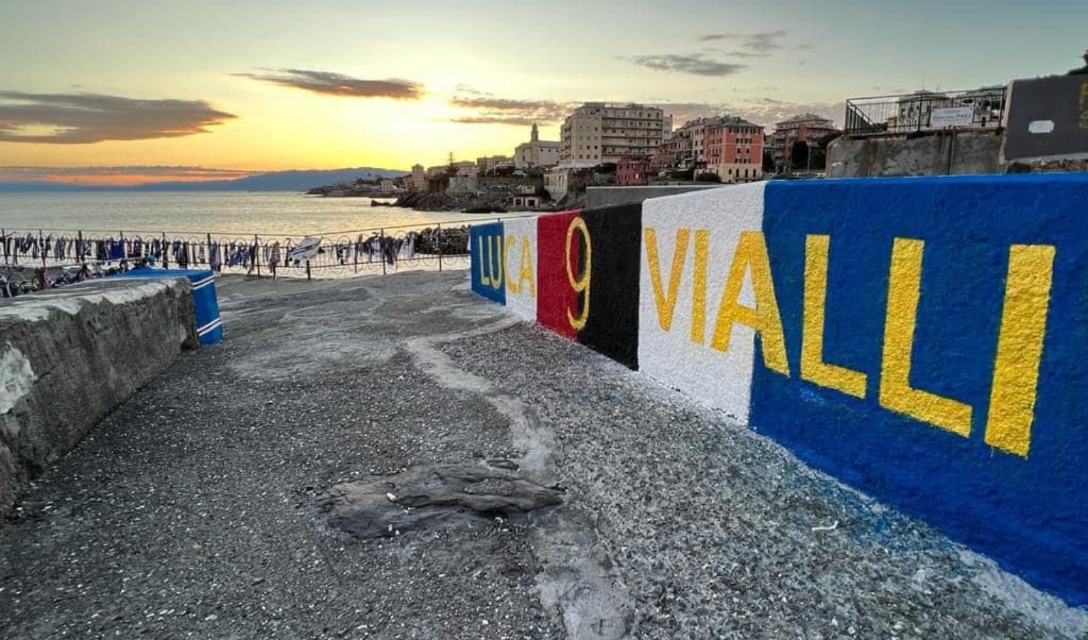 Genova, subito ripulito il murale di Vialli vandalizzato