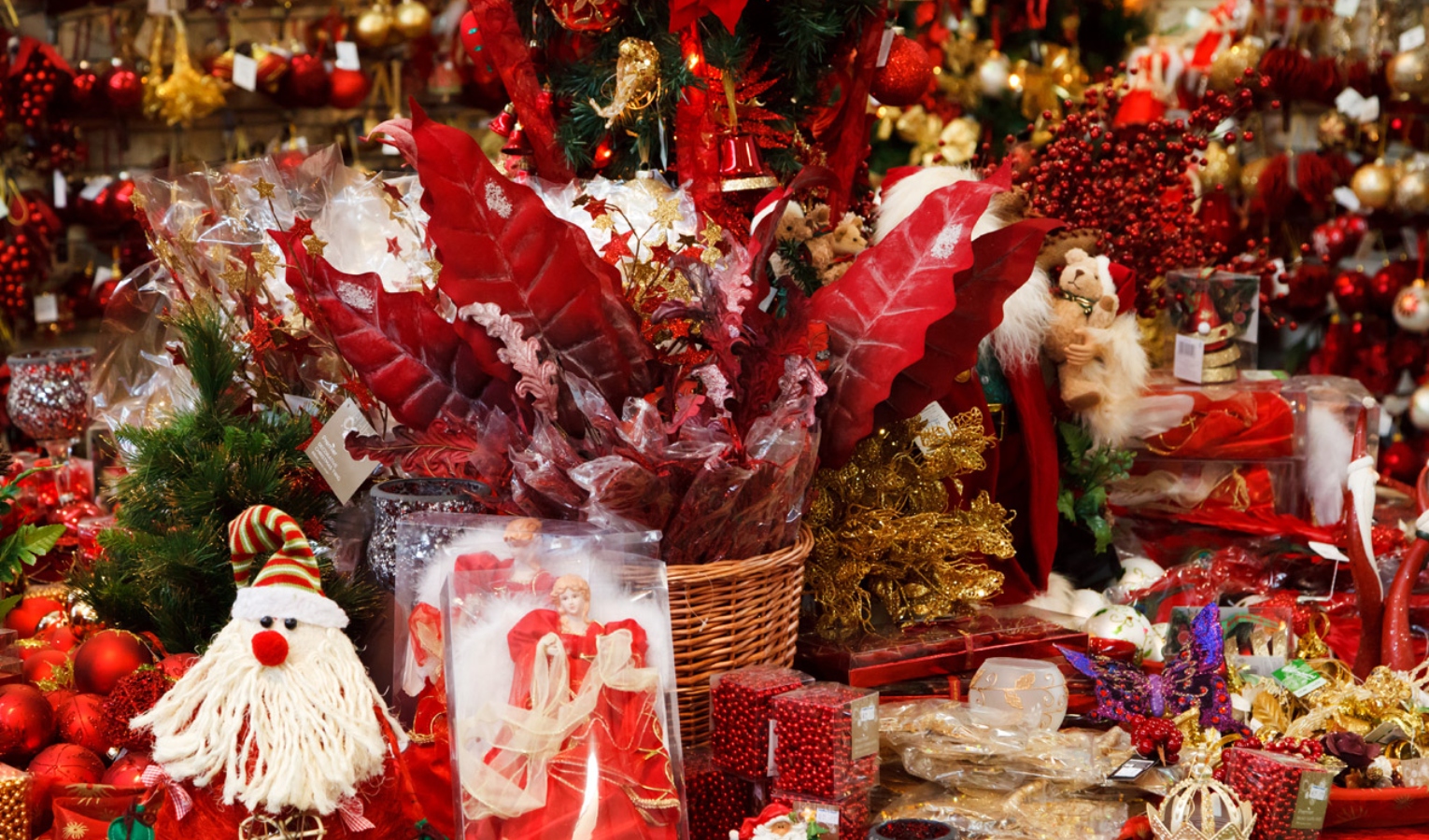 A Natale spendiamo 220 euro a testa, i giovani riscoprono i negozi 