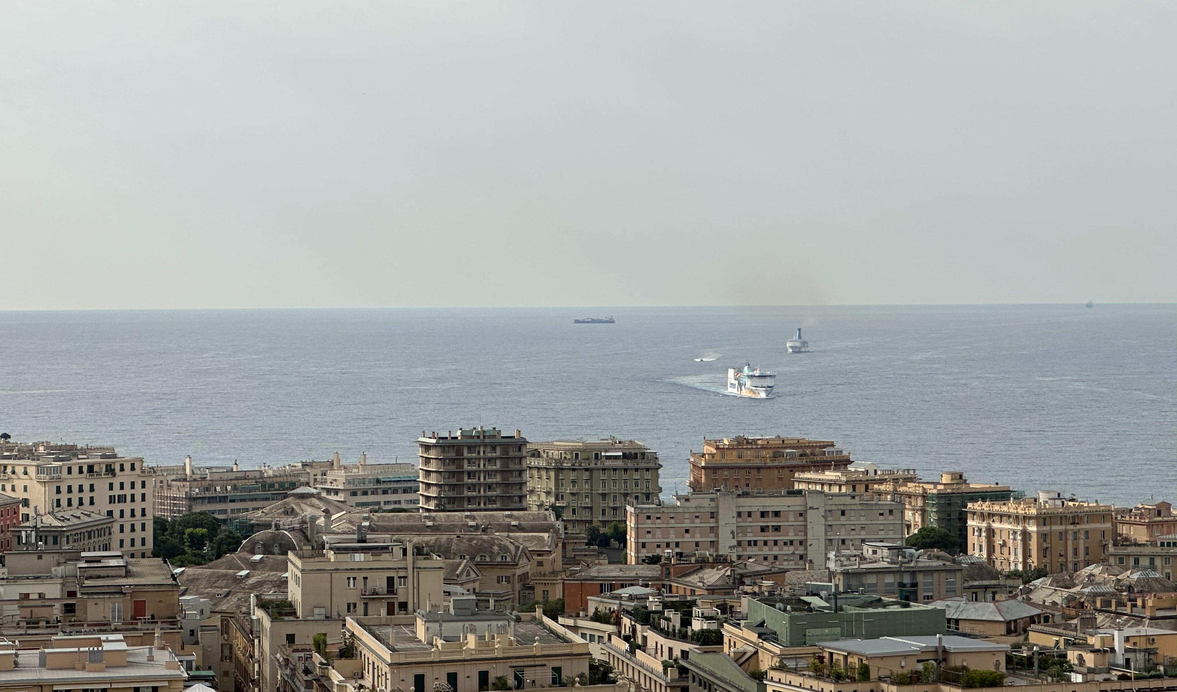 Genova, avaria al motore: Moby torna indietro: passeggeri ripartiti