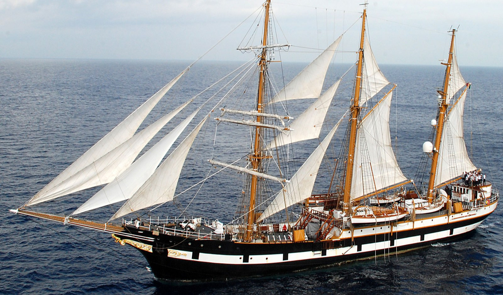 La nave scuola Palinuro della Marina Militare a Genova per The Ocean Race