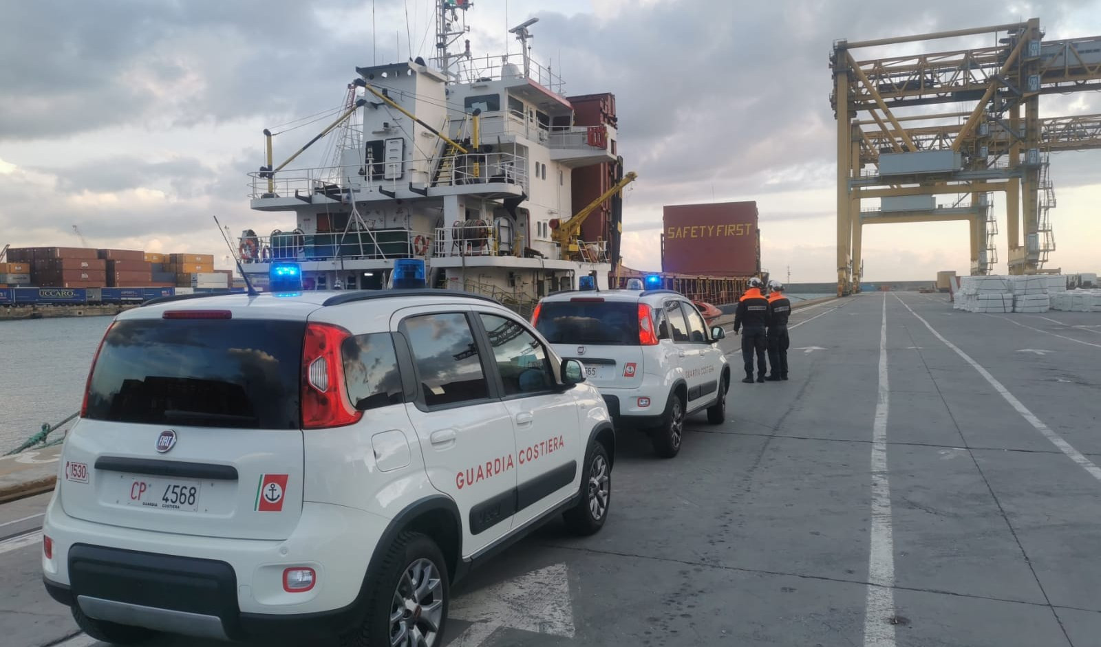Genova, nave inclinata bloccata dalla Capitaneria per problemi tecnici