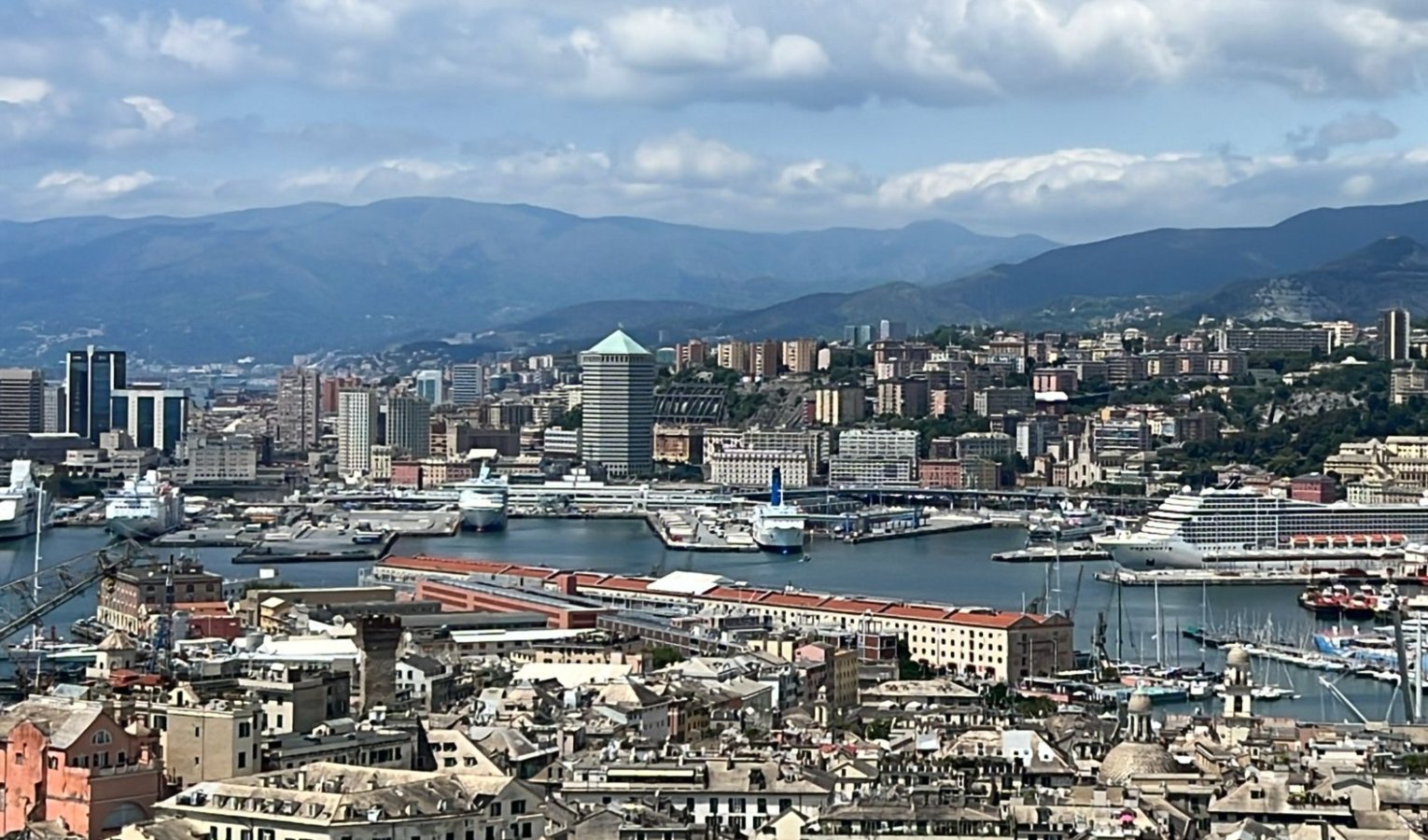 Fumi in porto: le emissioni stanno diminuendo