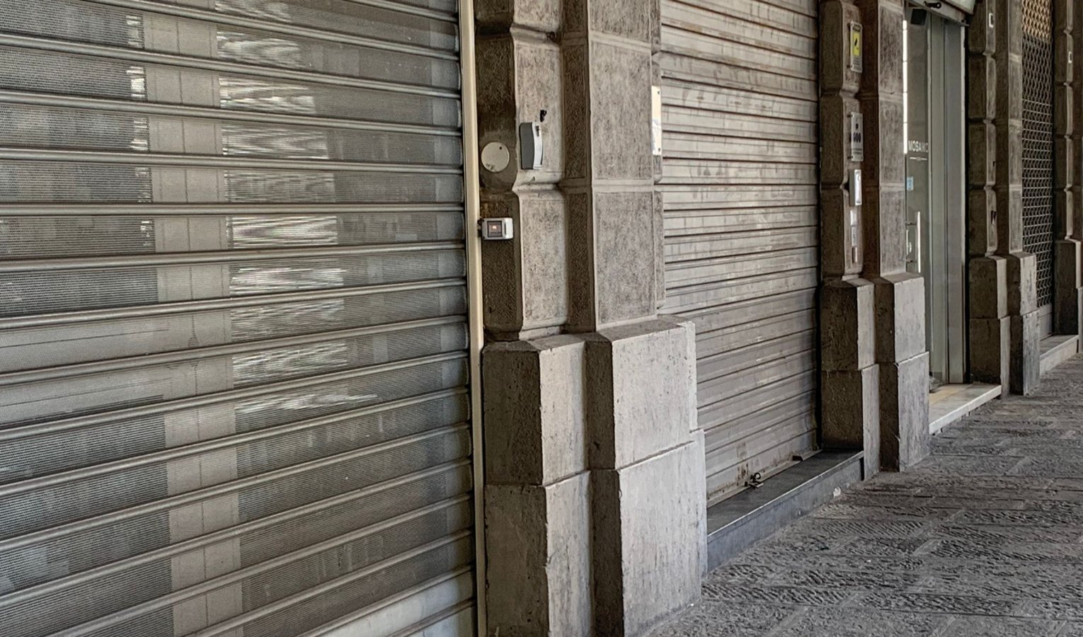 Crisi del commercio di vicinato a Genova, reggono le periferie
