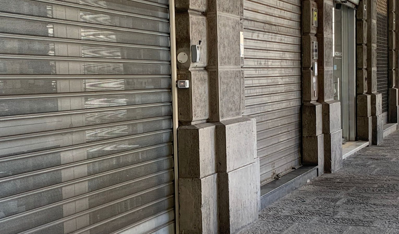 Crisi negozi a Genova, Tursi approva il piano commercio. Salis: 