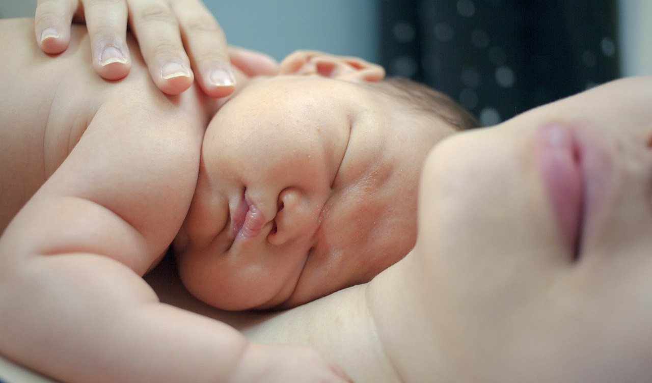 Neonati, i consigli per i primi giorni di vita. Incontro online giovedì 30
