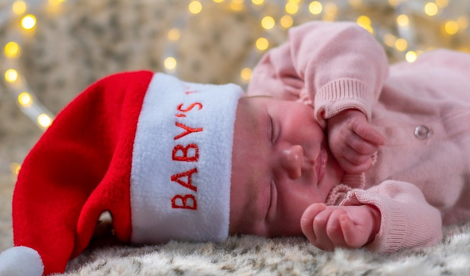 Neonati, i consigli del pediatra Ferrando per Natale: evitare feste con tante persone al chiuso