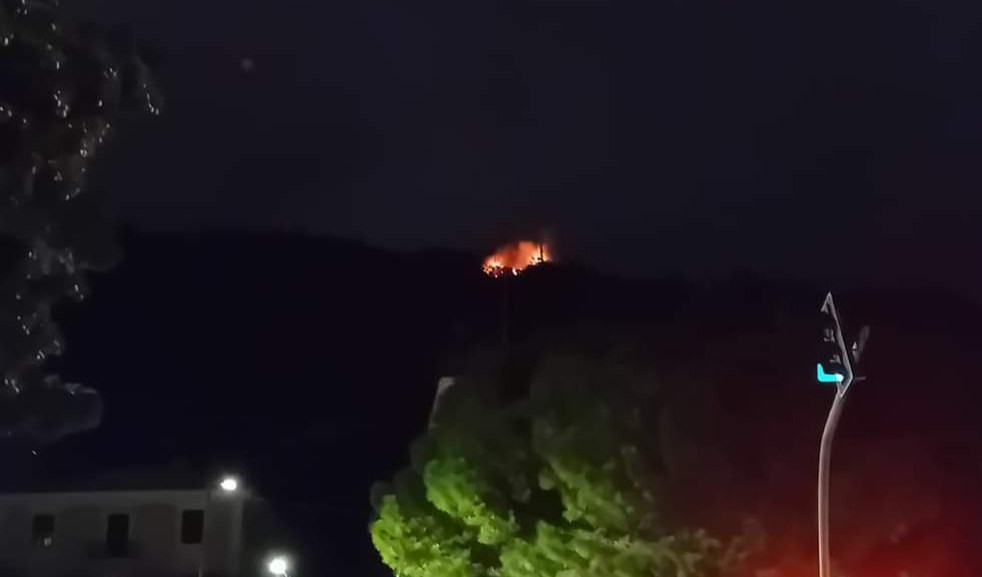 Genova, ancora fiamme sul monte Moro: torna l'incubo dei piromani