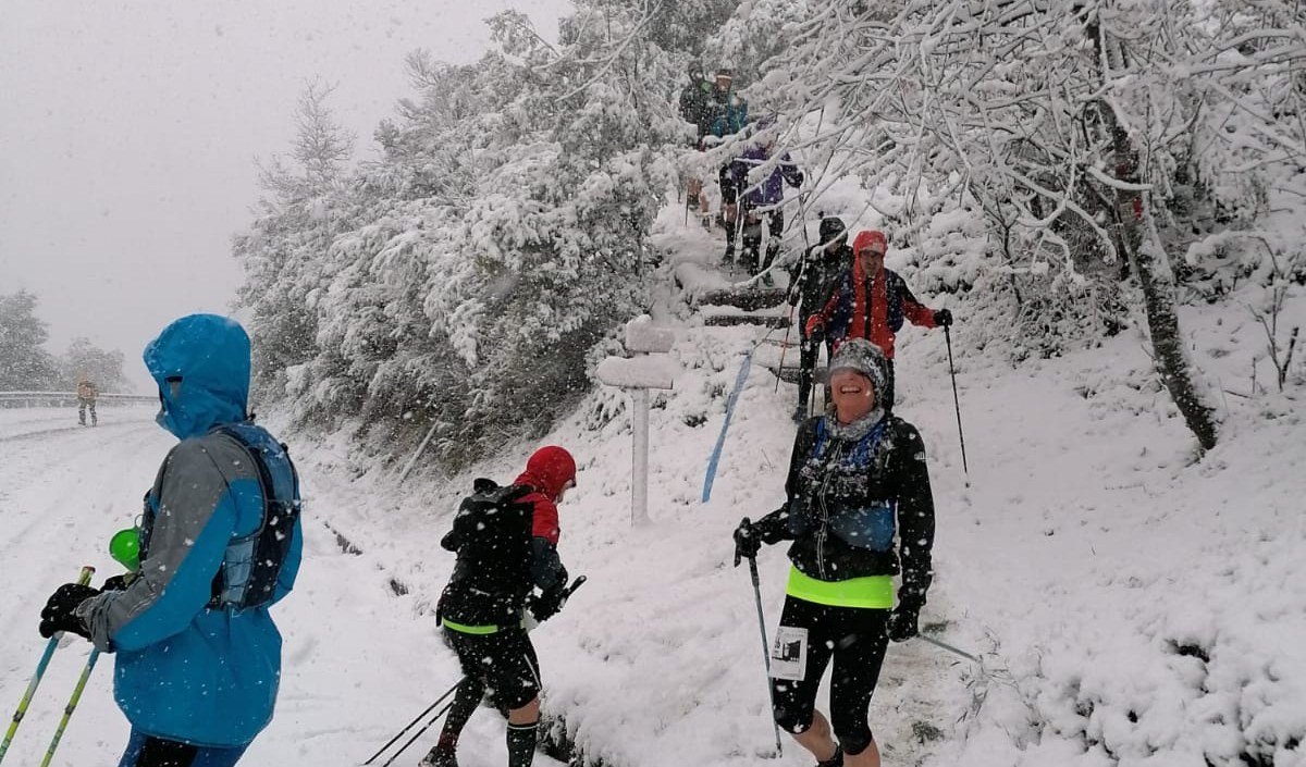 Sciacchetrail 2022, i vigili del fuoco soccorrono atleti e macchine bloccate dalla neve