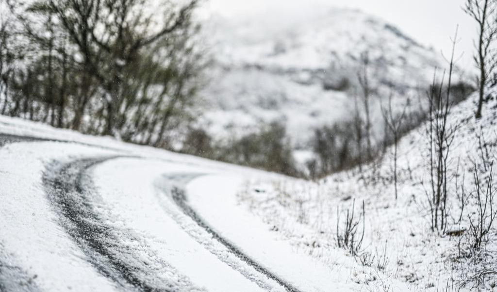 Coppa Milano-Sanremo, troppa neve: sospeso il tratto Rapallo-Loano per la gara delle auto d'epoca