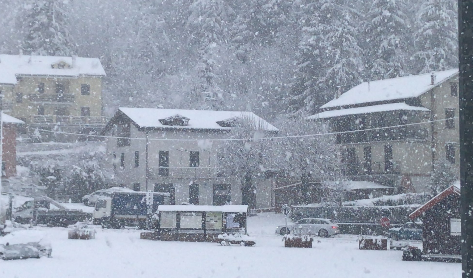 Colle di Nava, Tir intraversato: strada riaperta ma continua la polemica