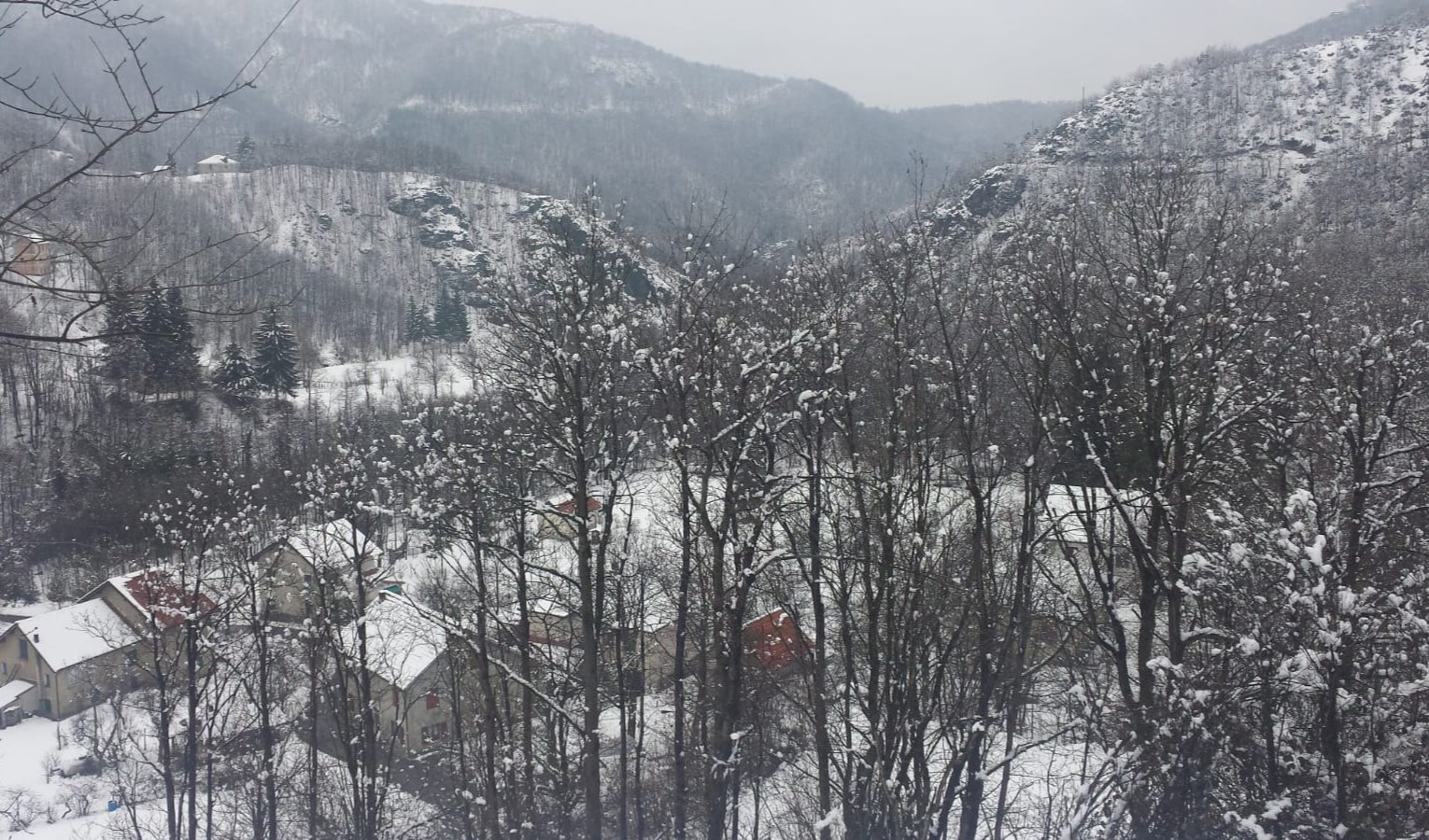 Immacolata con la neve in Liguria: fiocchi bianchi nelle vallate