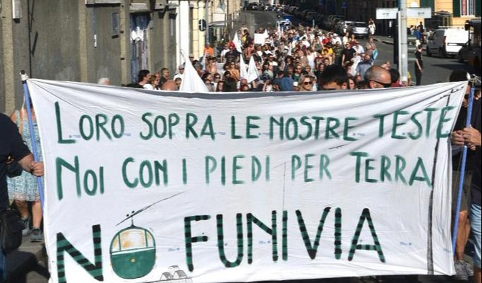 No alla funivia al Lagaccio: 500 cittadini in corteo