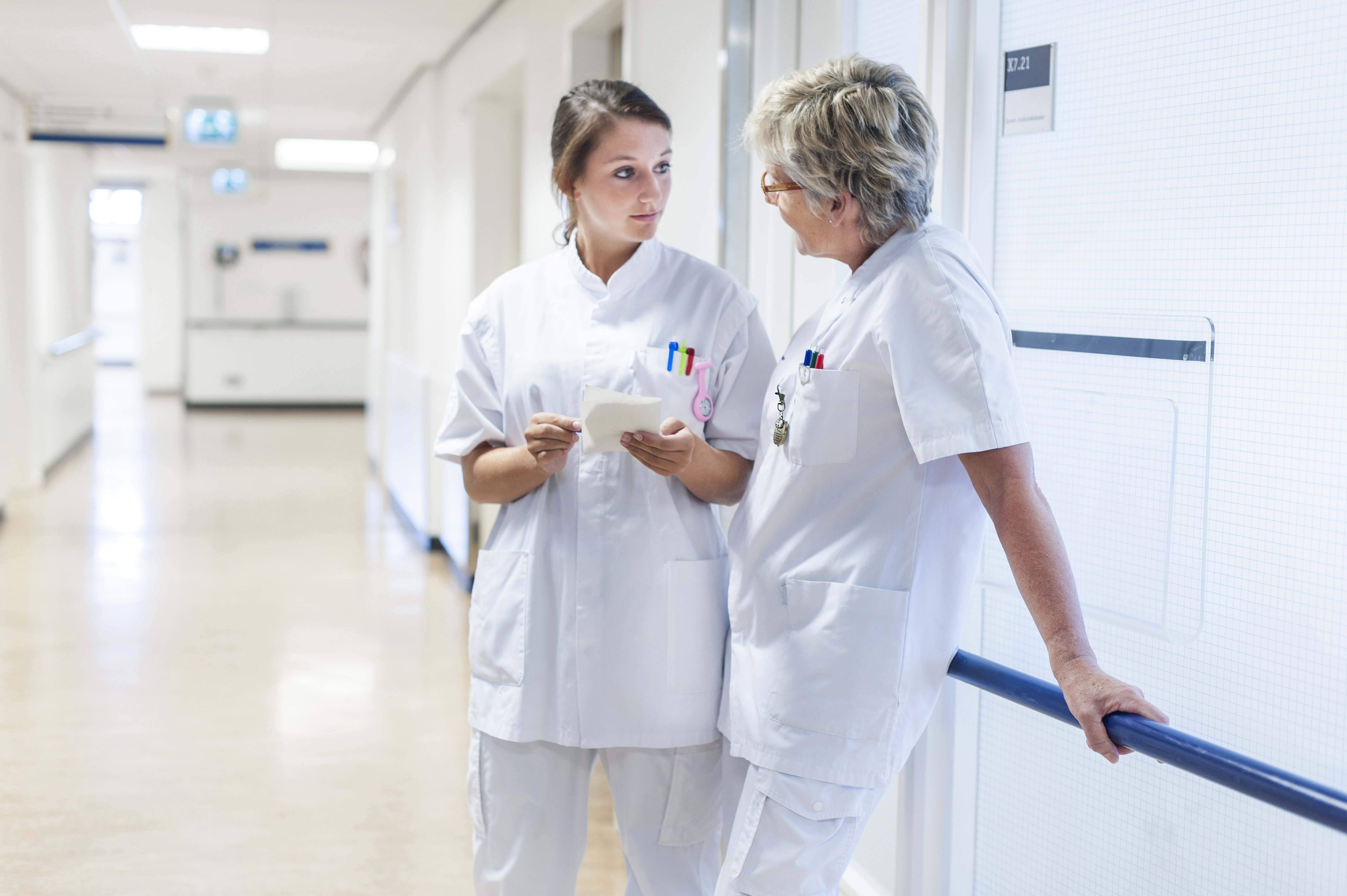 Due infermiere in ospedale