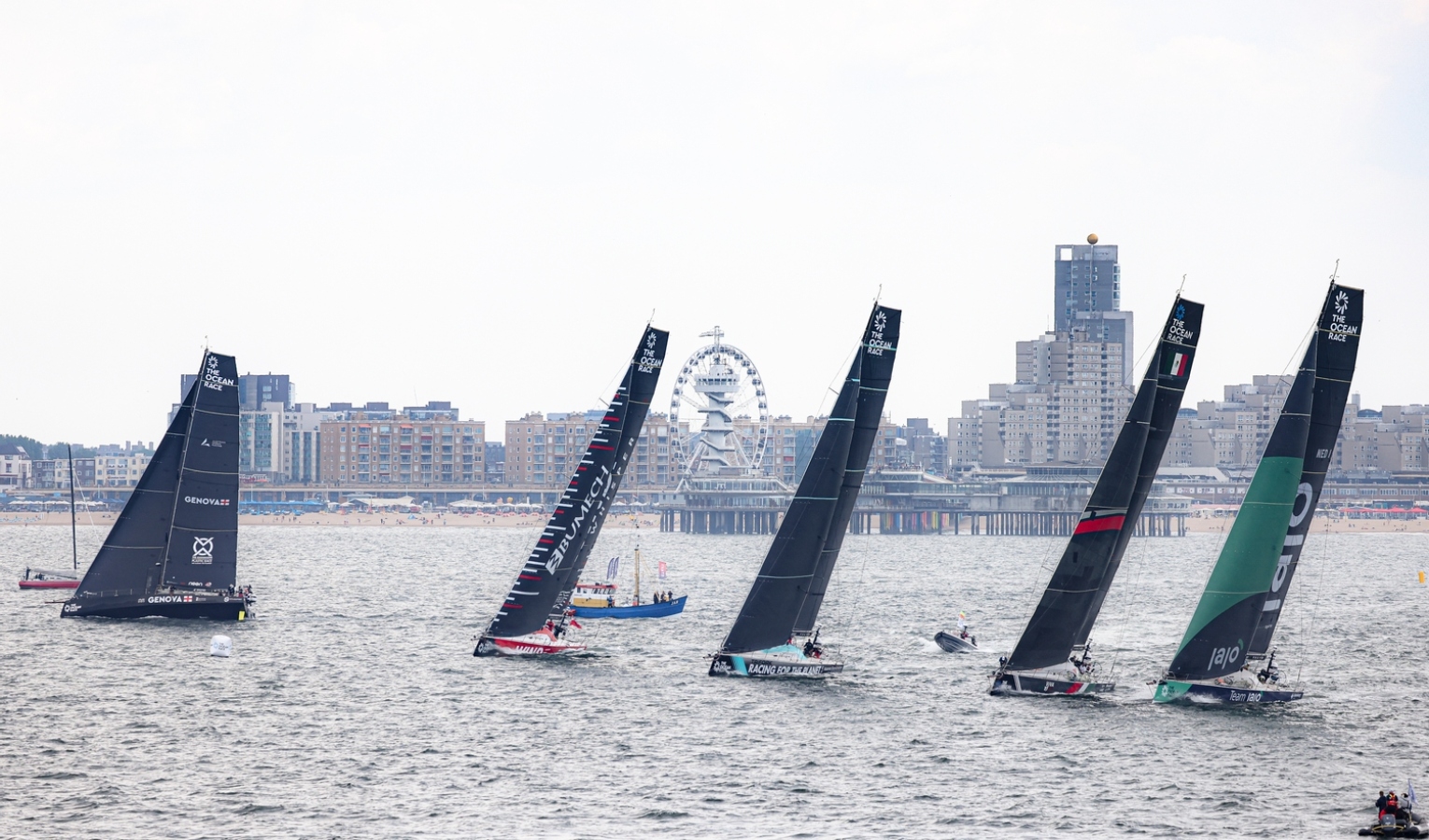 Bucci e Toti ricevono all'Aia la bandiera di The Ocean Race