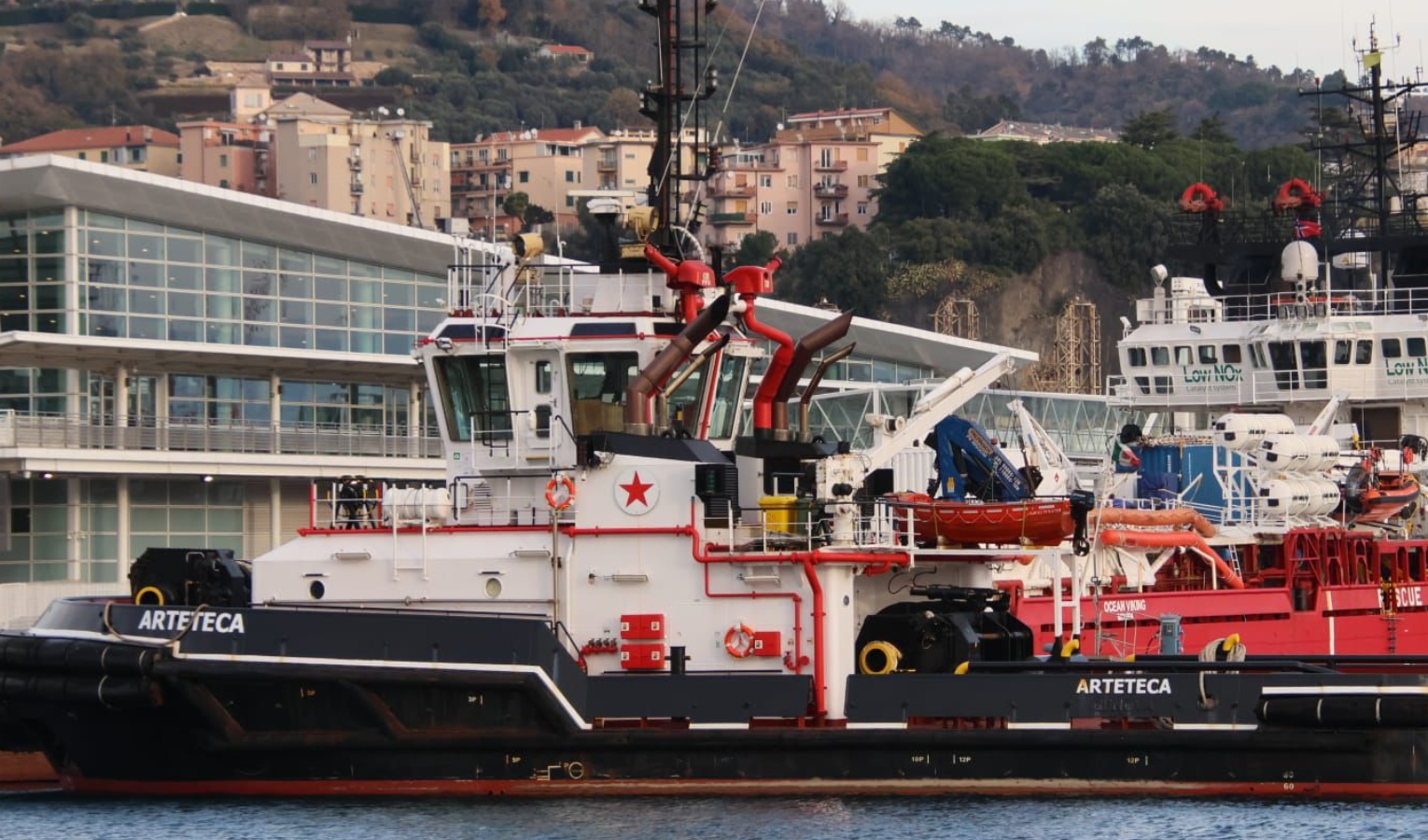 Attraccata a Savona la nave Ocean Viking, a bordo 33 migranti