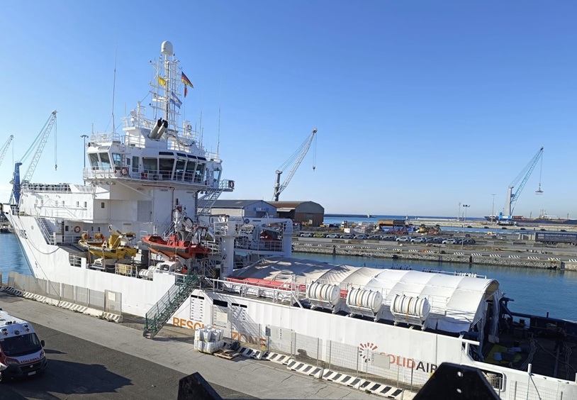 Nave umanitaria Solidaire attesa nel porto della Spezia: a bordo 33 migranti