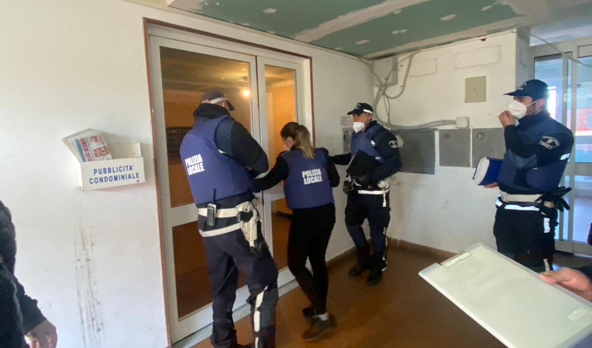 Genova, sgomberato appartamento occupato abusivamente a Begato