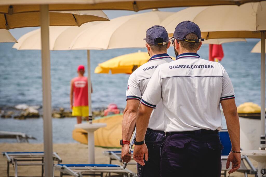 Sanremo, anziano trovato morto in spiaggia: ipotesi malore