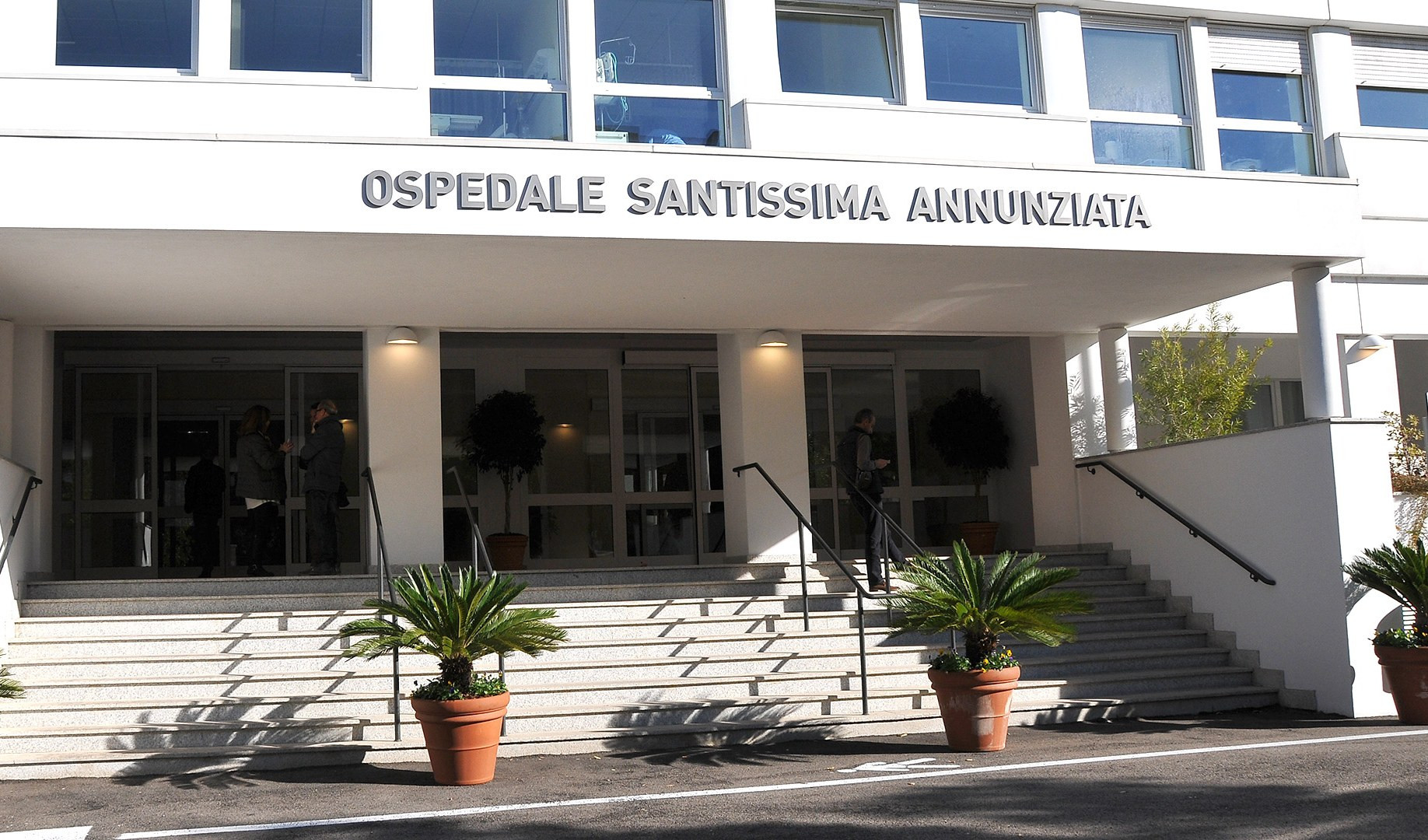 Grave incidente stradale a Olbia, turista genovese di 16 anni intubata all'ospedale