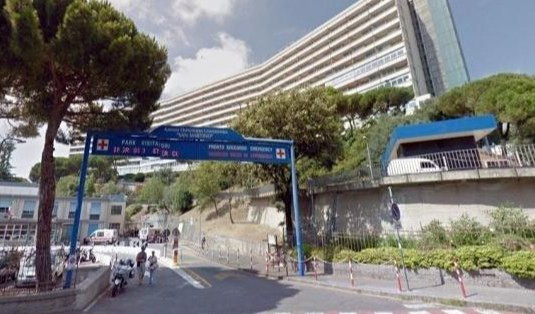 Auto si ribalta a Carasco, i soccorsi non trovano l'autista: era andato da solo al San Martino