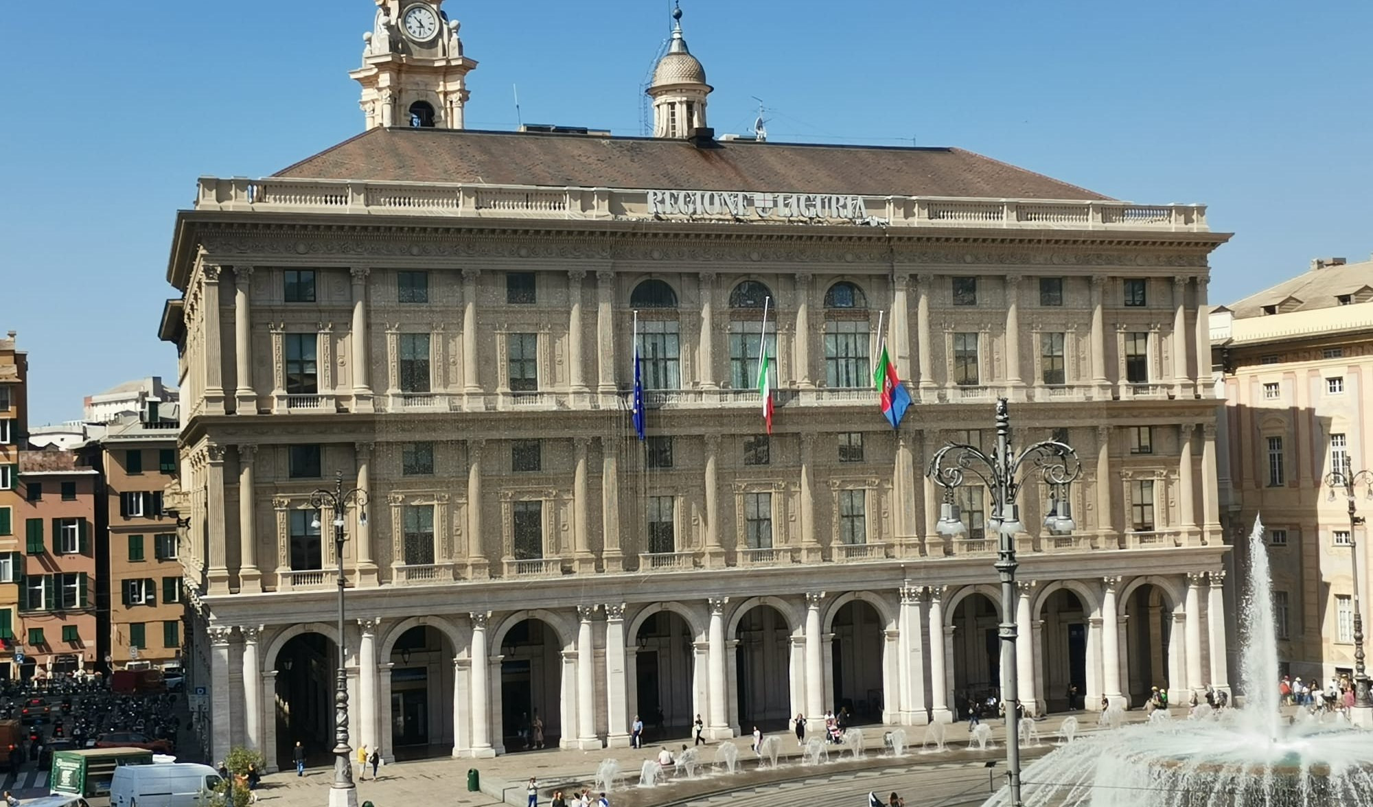 Lutto nazionale per l'Emilia Romagna, bandiere a mezz'asta a De Ferrari