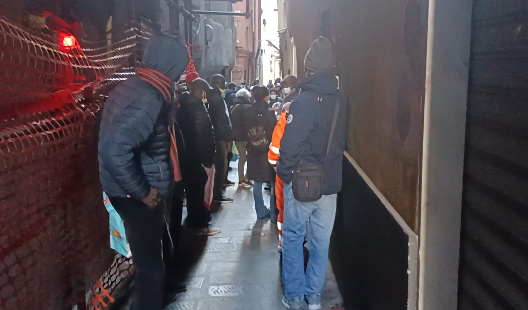 Genova, decine di persone evacuate nel Centro Storico per una scala pericolante